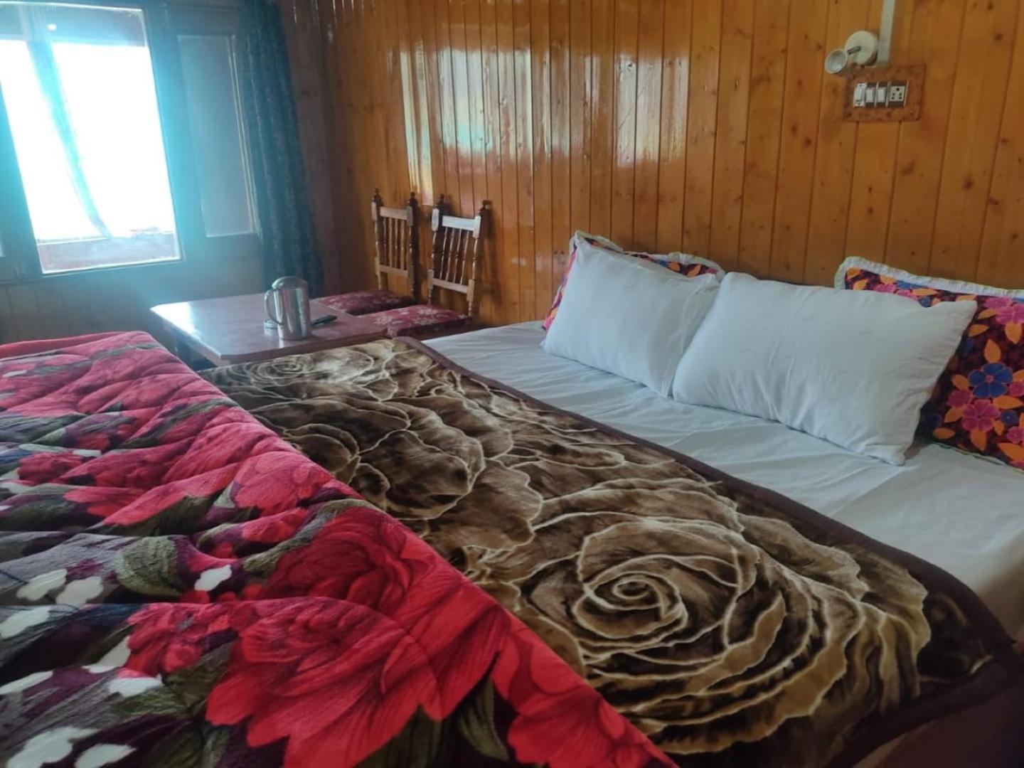 Roseland Cottage , Gulmarg Buitenkant foto